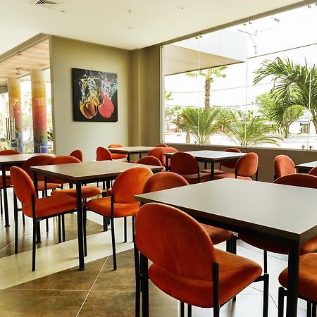 Np Hotel Y Suites 과야킬 외부 사진