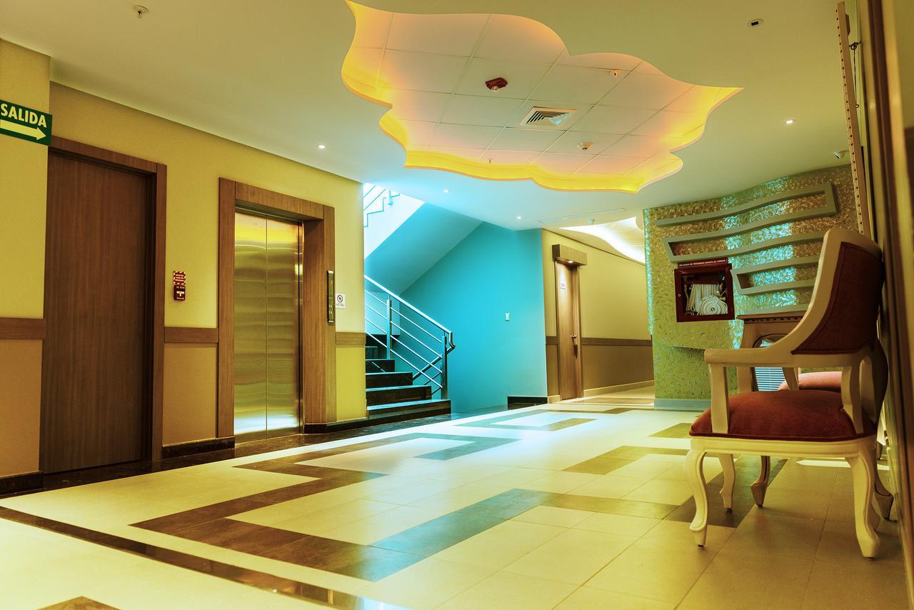 Np Hotel Y Suites 과야킬 외부 사진