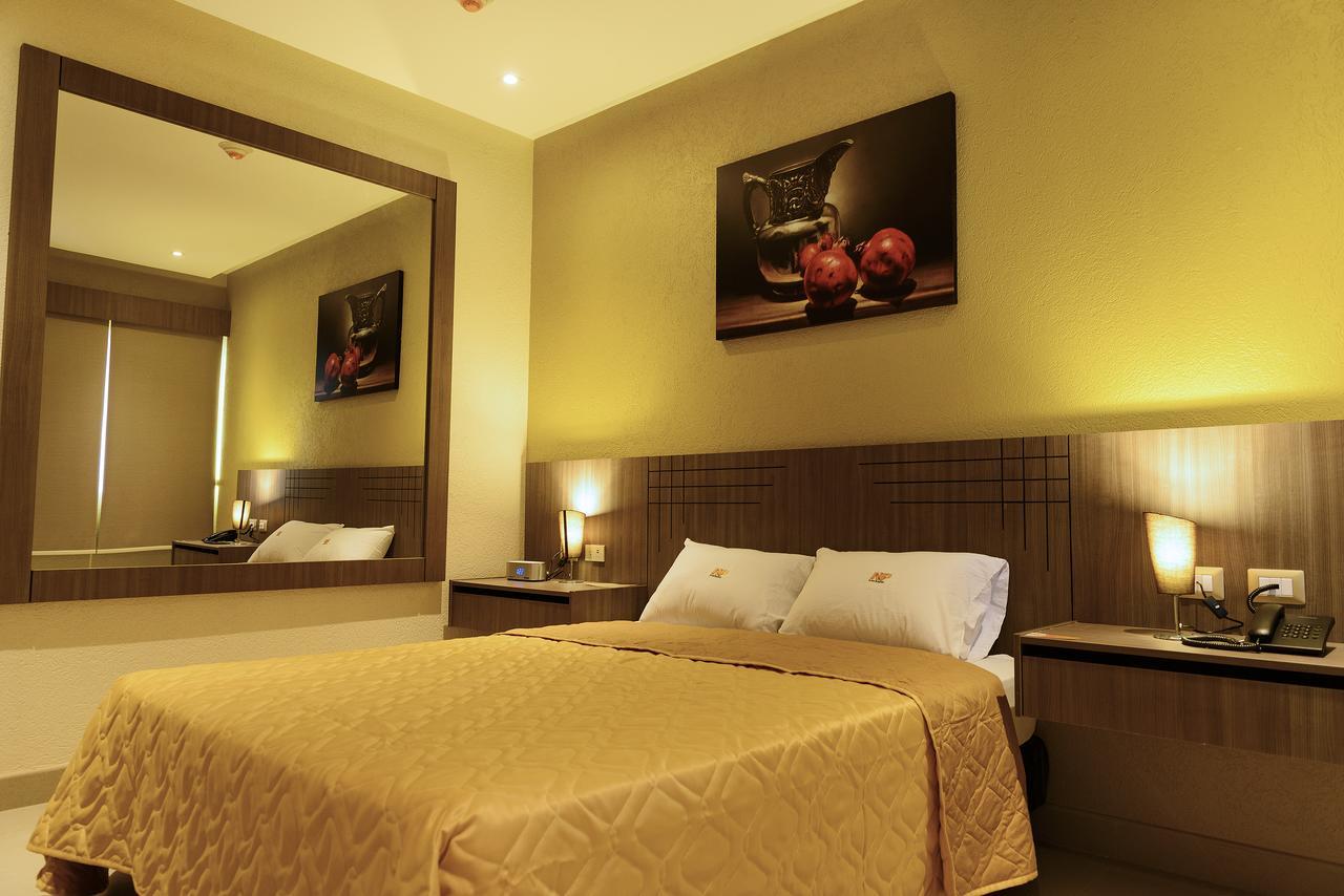 Np Hotel Y Suites 과야킬 외부 사진