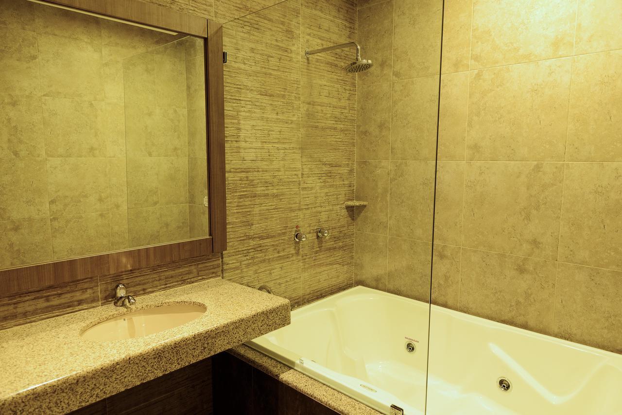 Np Hotel Y Suites 과야킬 외부 사진