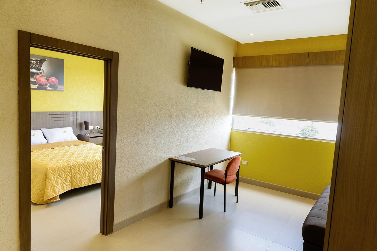 Np Hotel Y Suites 과야킬 외부 사진